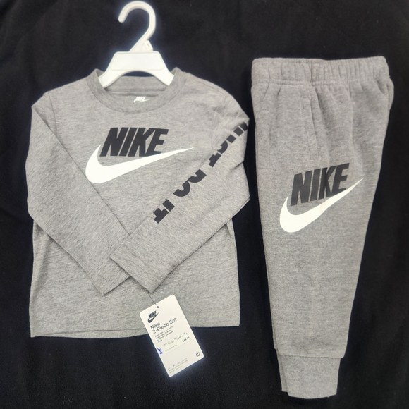 🆕️ Nike Tee & Joggers